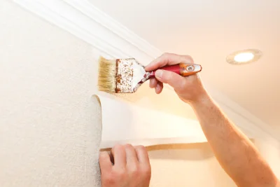 Pose de papier peint à Écueil — revêtements muraux et toiles de verre